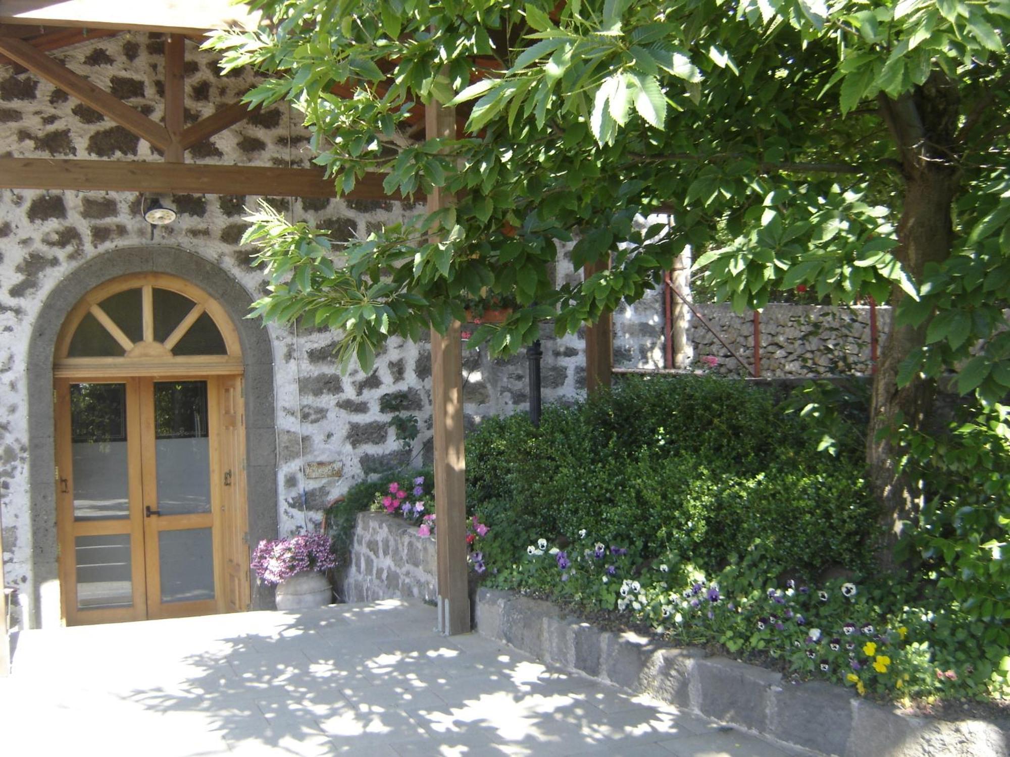 Ai Vecchi Crateri Pension SantʼAlfio Buitenkant foto